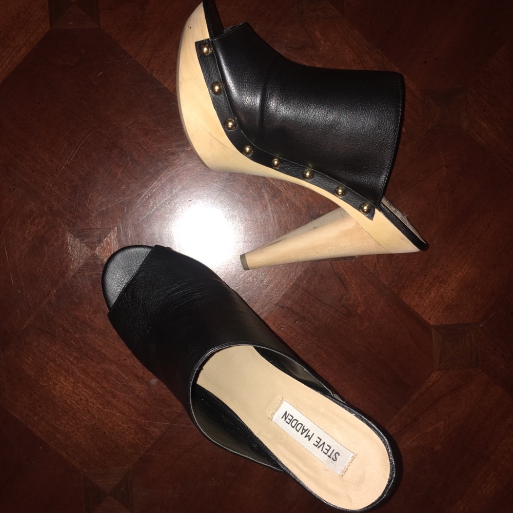 Black Leather Steve Madden open toe size 10 heels